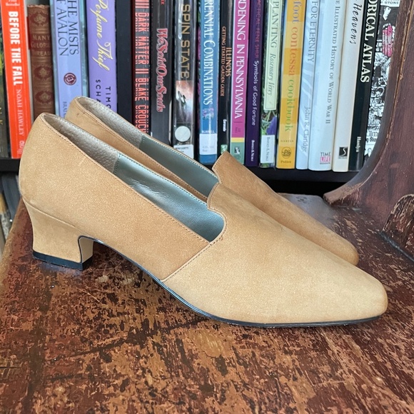 Dolcis Shoes - vintage suede shoes